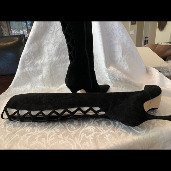 Manolo Blahnik Vitello Nero Suede Boots - Picture 7 of 7